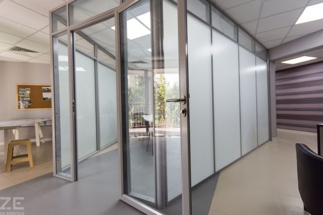 Ламинированная алюминиевая дверь офисная с глухой фрамугой 1100*2800 мм
