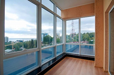 Окно с подвесным открыванием на балкон 1300*2400 мм